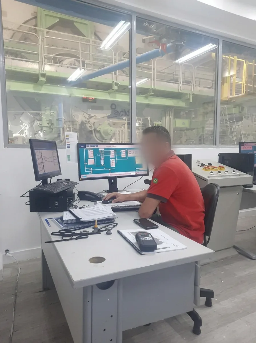 Avaliação ergonômica em sala de controle industrial